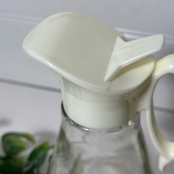 Vintage Log Cabin Maple Syrup Glass Dispenser 1970’s Gold Eagle Pattern - Picture 3 of 9